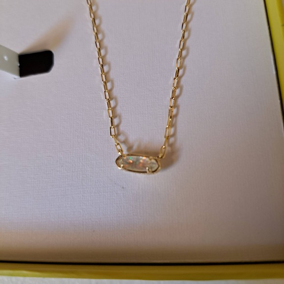 Kendra Scott Jewelry - Kendra Scott Pendant Necklace Gold/Blush Iridescent Glitter Glass 1002-520-B42